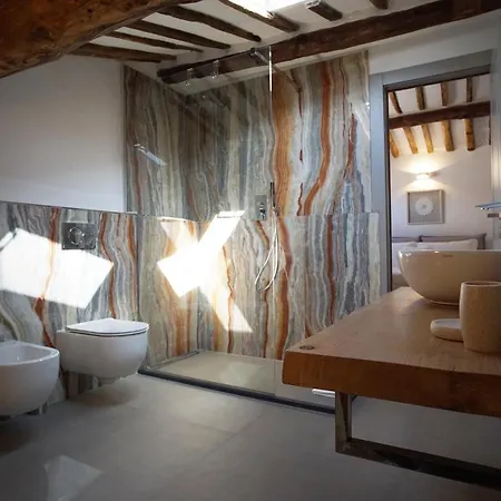 New Moon Pensión La Spezia