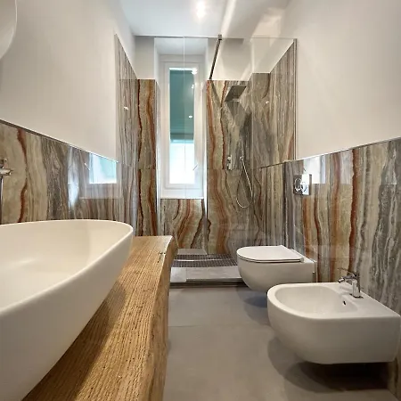 Pensión New Moon La Spezia