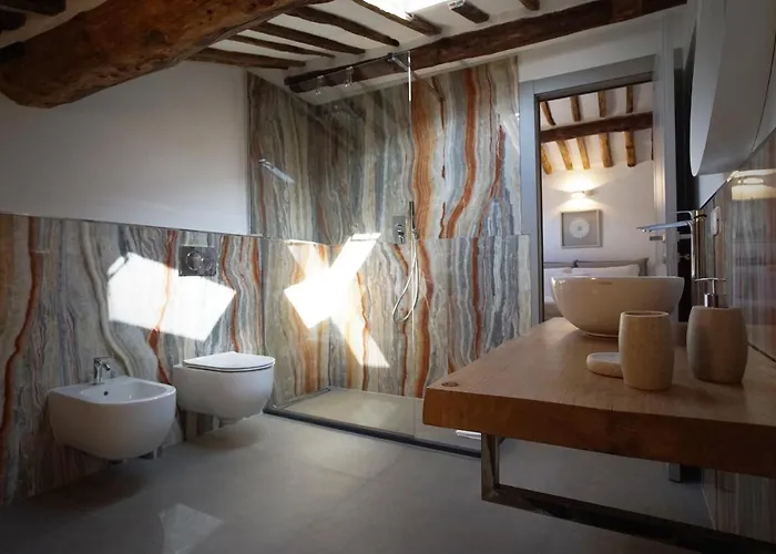 New Moon بيت ضيافة لا سبيتسْيا